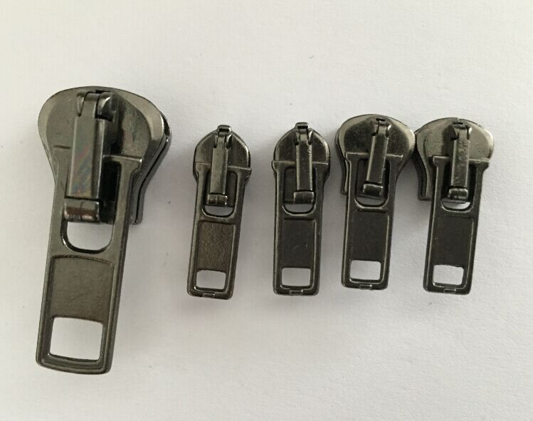 Zipper puller and zipper sliders