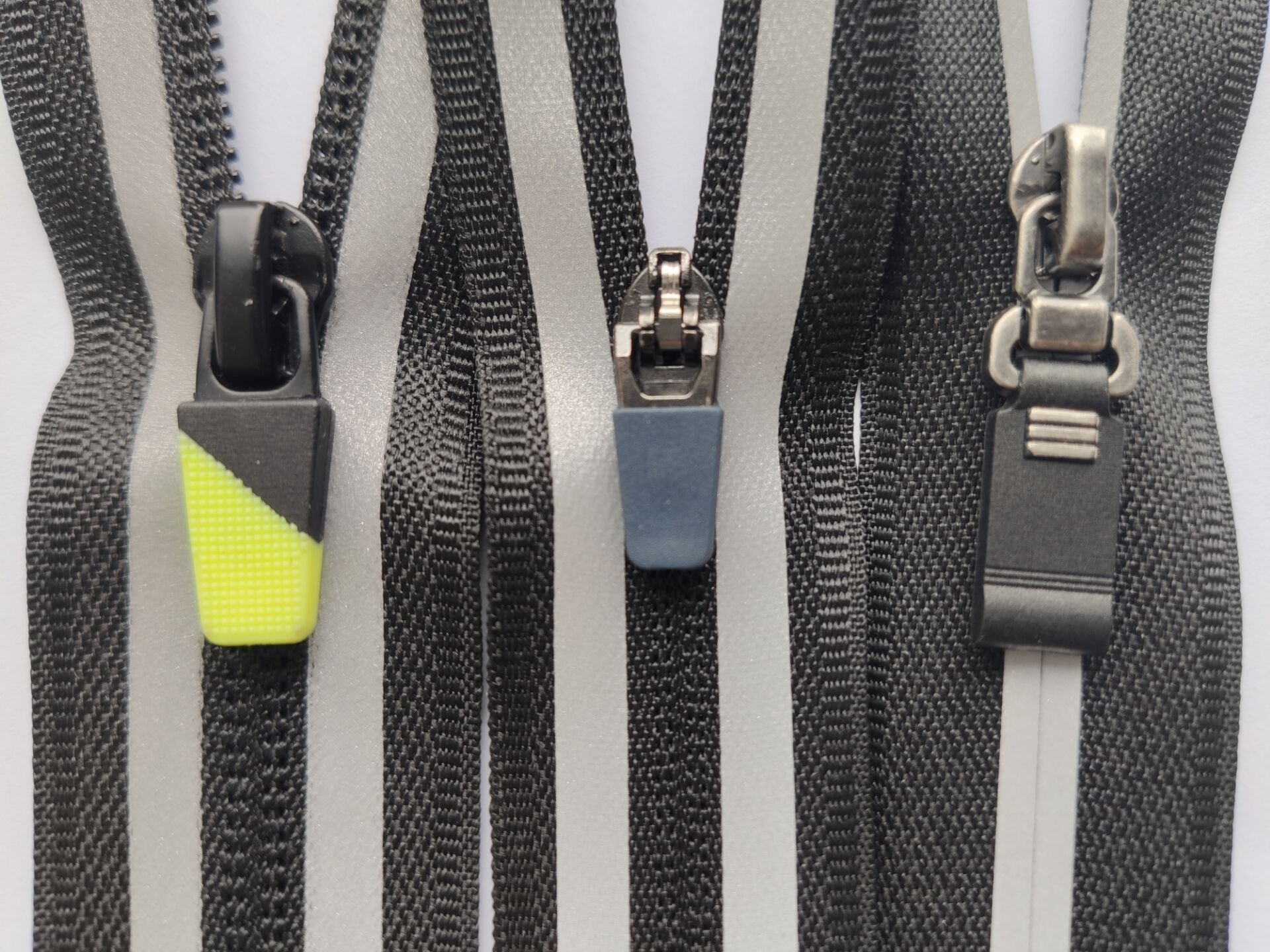 Reflective coil zipper